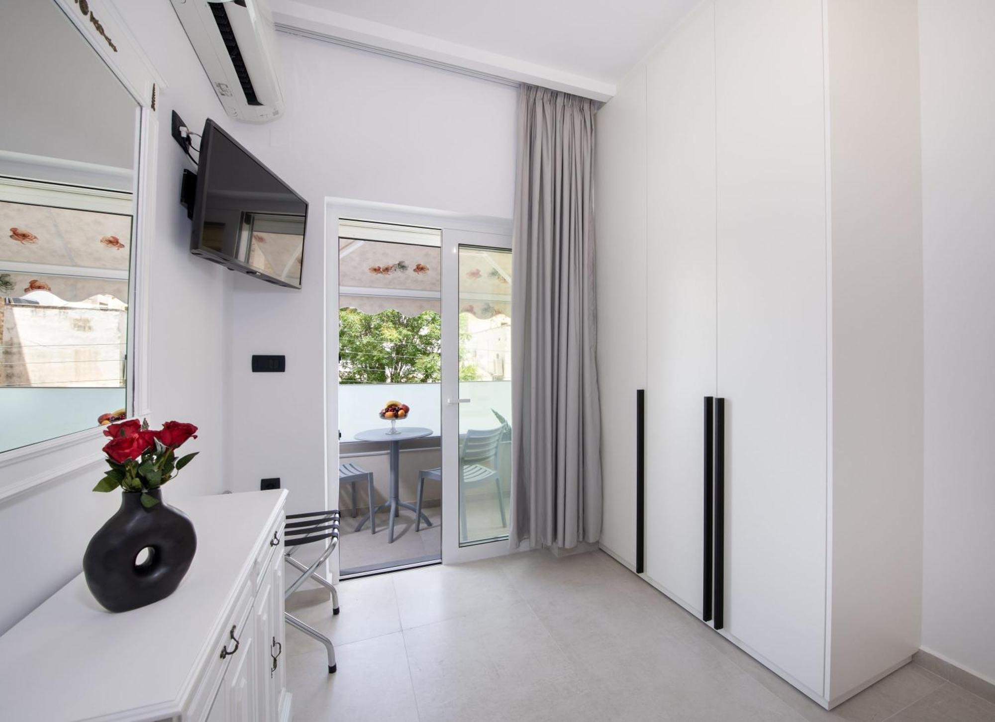 Cherry Central Luxury Suites Hanya Dış mekan fotoğraf