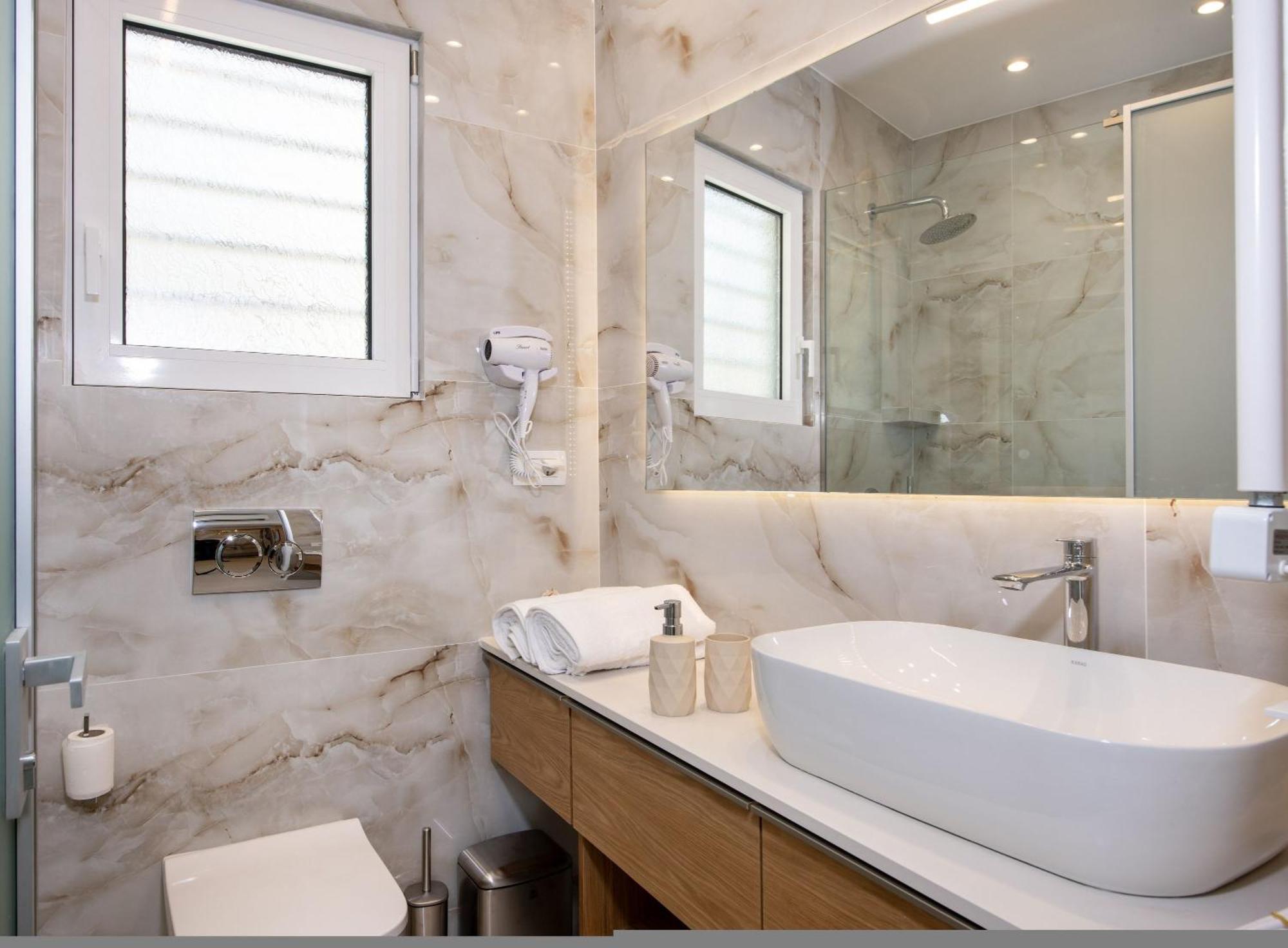 Cherry Central Luxury Suites Hanya Dış mekan fotoğraf