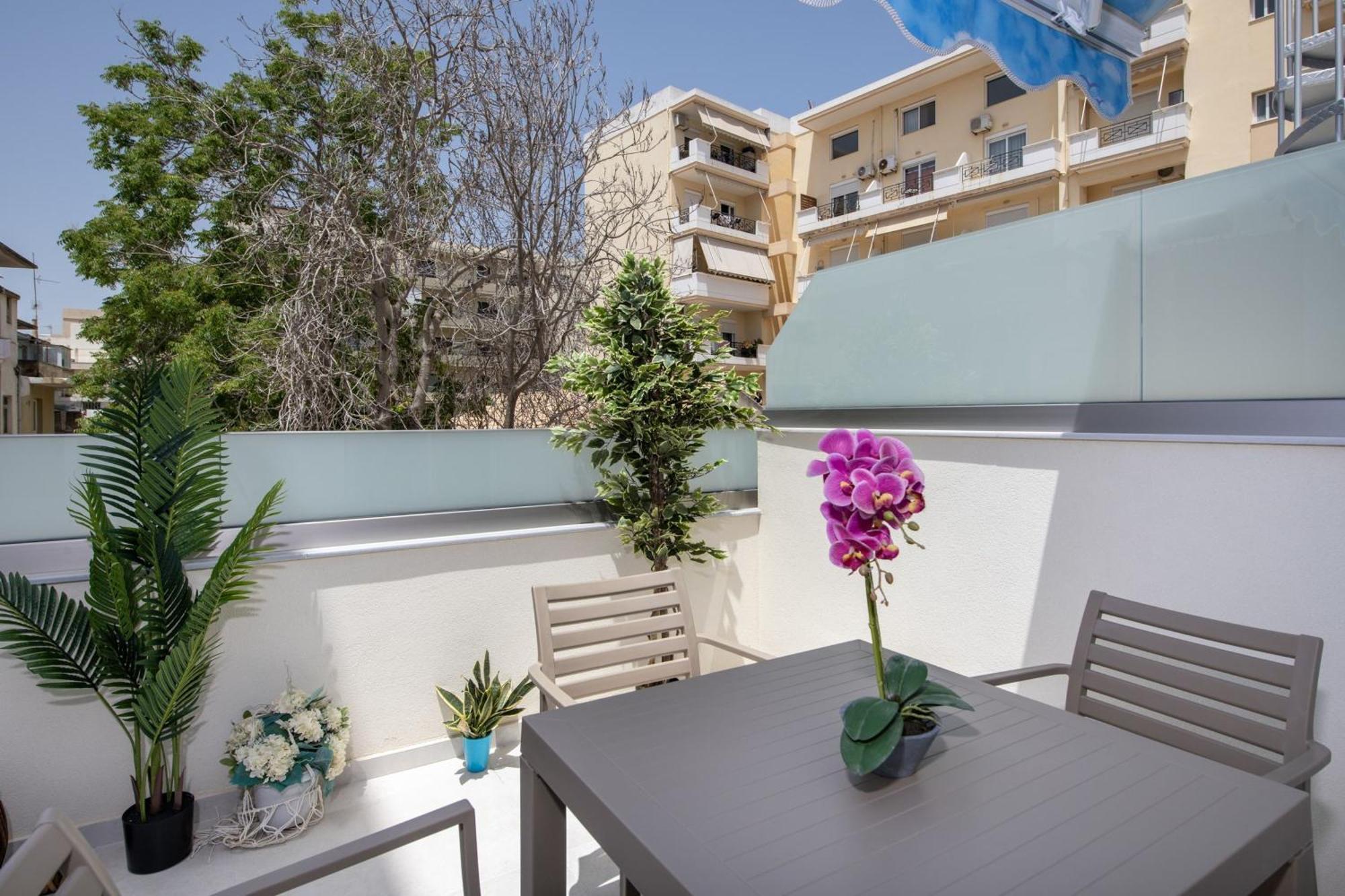 Cherry Central Luxury Suites Hanya Dış mekan fotoğraf